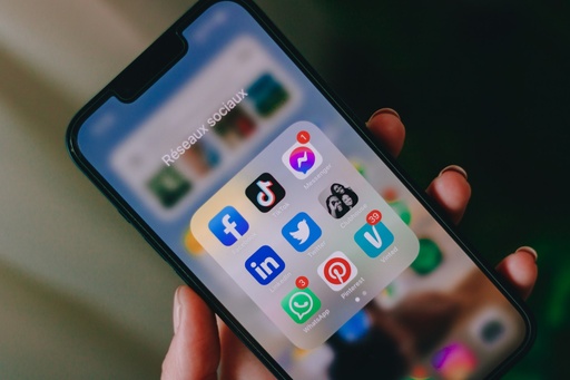 Rendez-vous site web / réseaux sociaux